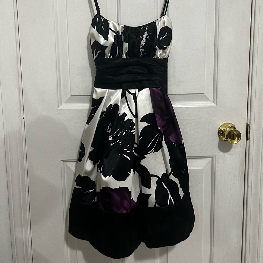 Satin floral mini dress 👗🌸